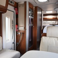 Hymer B 694 SL Schotel Zonnepaneel Dwarsbed Hefbed Foto #6