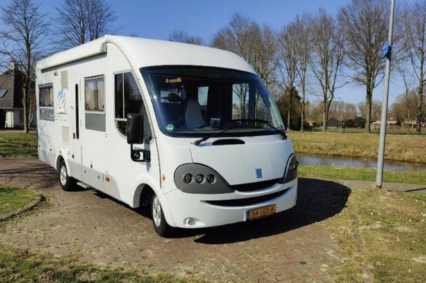 Knaus campers R04 uit 2004