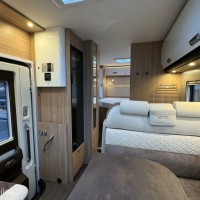 Laika Kosmo 212 140PK Euro6 Queensbed Luifel Bearlock Nieuwstaat Foto #14