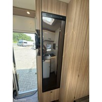 Bürstner Lyseo 734G Queensbed Hefbed Luifel Zonnepaneel Garage Foto #20