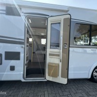 Bürstner Lyseo 734G Queensbed Hefbed Luifel Zonnepaneel Garage Foto #5