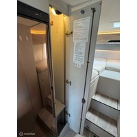 Hymer 580 Pure Exsis 9T-Automaat Enkele Bedden Zonnepaneel Omvormer Maxxfan Grote Garage Foto #4