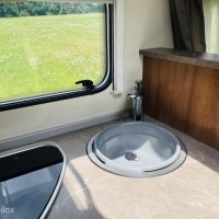 Knaus MAIN CAMP T 700 0F Dak airco / Frans bed / Hefbed Foto #5