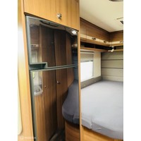 Knaus MAIN CAMP T 700 0F Dak airco / Frans bed / Hefbed Foto #7