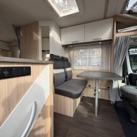 Sunlight Capron T66 lengtebed en 2 x Airco Foto #22