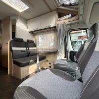 Sunlight Capron T66 lengtebed en 2 x Airco Foto #24