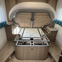 Chausson 718 XLB Limited 2 x airco Queens en Hefbed Foto #23