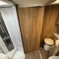 Knaus 700MEG Sky Wave Enkele Bedden Hefbed Levelsysteem Luifel fietsenrek Foto #2