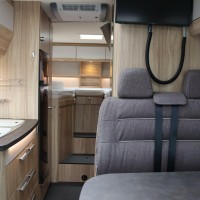 Hymer Exsis T588 150pk Automaat | Lengtebedden | Zonnepanelen | Dakairco | Trekhaak | 2e Huishoudaccu | Foto #28