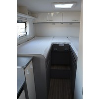 Etrusco V6.6 SB 140pk | Compact model | Lengtebedden | Achteruitrijcamera | Thule Luifel | 3281KM! | Foto #15