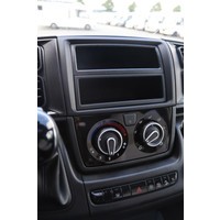 LMC Innovan 640 140pk Automaat | Lengtebedden | Luifel | Panoramadak | Inlegramen | Cruise Control | Nieuw uit voorraad leverbaar | Foto #25