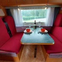 Adria 640  Leuke starters camper! Foto #8