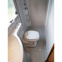Adria 640  Leuke starters camper! Foto #15