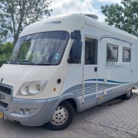 Hymer Eriba Jet  met 44497 km en dakairco Foto #17