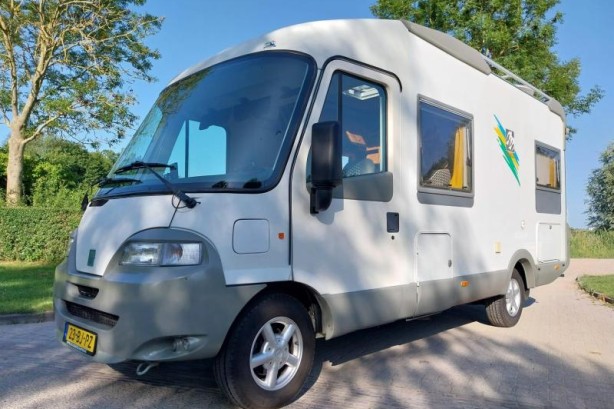 Knaus Travel-Liner 640 H fransbed + hefbed
