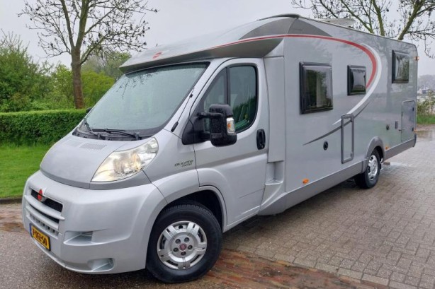 Bürstner Nexxo 728 G enkele bedden, trekhaak