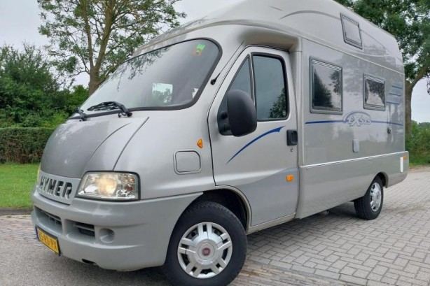 Hymer Exsis  met een stahoogte van 225