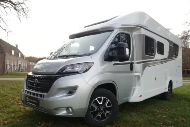 Carado T459  met schotel, tv en solair