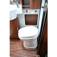 Hymer B 654 SL incl Luifel Schotel LM Velgen Trekhaak Etc. Foto #21