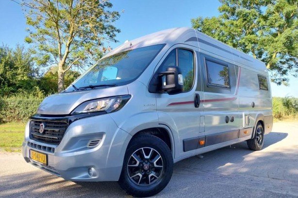 Rapido v68  met enkele bedden en tv !