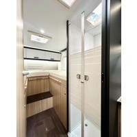 Adria Sun Living A75SL lengtebedden uniek Foto #43
