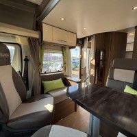 Chausson Ti 79 EB Titanium Queensbed en Hefbed Foto #16