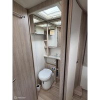 Rapido 690F Euro6 Queensbed Hefbed Luifel Fietsenrek Zonnepaneel Foto #1