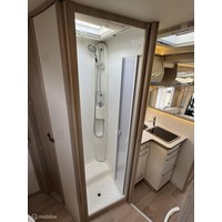 Rapido 690F Euro6 Queensbed Hefbed Luifel Fietsenrek Zonnepaneel Foto #2