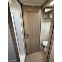 Rapido 690F Euro6 Queensbed Hefbed Luifel Fietsenrek Zonnepaneel Foto #3