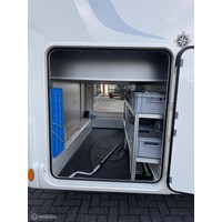 Rapido 690F Euro6 Queensbed Hefbed Luifel Fietsenrek Zonnepaneel Foto #7