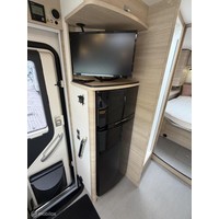 Rapido I 896F Automaat Queensbed Hefbed Face To Face Zonnepaneel Foto #28