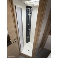 Rapido I 896F Automaat Queensbed Hefbed Face To Face Zonnepaneel Foto #1