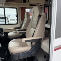 Rapido I 896F Automaat Queensbed Hefbed Face To Face Zonnepaneel Foto #4