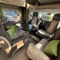 Chausson Ti 79 EB Titanium Queensbed en Hefbed Foto #4