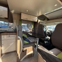 Chausson Ti 79 EB Titanium Queensbed en Hefbed Foto #5