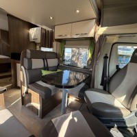 Chausson Ti 79 EB Titanium Queensbed en Hefbed Foto #7