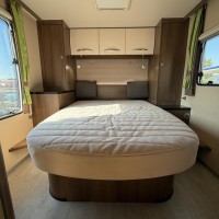 Chausson Ti 79 EB Titanium Queensbed en Hefbed Foto #9