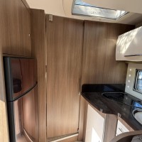 Chausson Ti 79 EB Titanium Queensbed en Hefbed Foto #13
