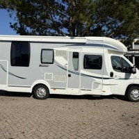 Chausson Ti 79 EB Titanium Queensbed en Hefbed Foto #18