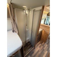 Weinsberg 700MEG CaraCore 9T-Automaat Enkele Bedden Hefbed Luifel Fietsenrek Foto #2