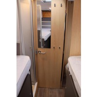 Lmc Lift H730 G 140pk | Elektrisch hefbed | Thule fietsendrager | Gescheiden douche | Lengtebedden | Thule luifel | Ruime indeling | Foto #1