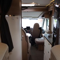 Carthago Malibu I 430 150pk Automaat | Dubbele bodem | Levelsysteem | Lengtebedden | Zonnepaneel | Hefbed | Luifel | Foto #18