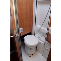 Carthago MALIBU 600 150pk Multijet | Dometic dakairco | Zonnepaneel | Thule luifel | Fiamma Swing Fietsendrager | Dwarsbed | Zenec multimediasysteem | Foto #40