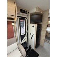 Rapido I 896F Automaat Queensbed Hefbed Face To Face Zonnepaneel Foto #27