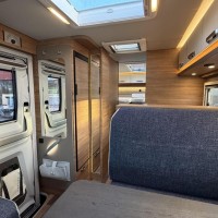 Weinsberg 700MEG CaraCore 9T-Automaat Enkele Bedden Hefbed Luifel Fietsenrek Foto #9