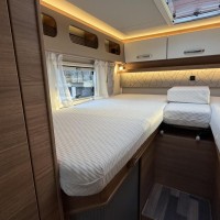 Weinsberg 700MEG CaraCore 9T-Automaat Enkele Bedden Hefbed Luifel Fietsenrek Foto #17