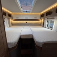 Weinsberg 700MEG CaraCore 9T-Automaat Enkele Bedden Hefbed Luifel Fietsenrek Foto #18