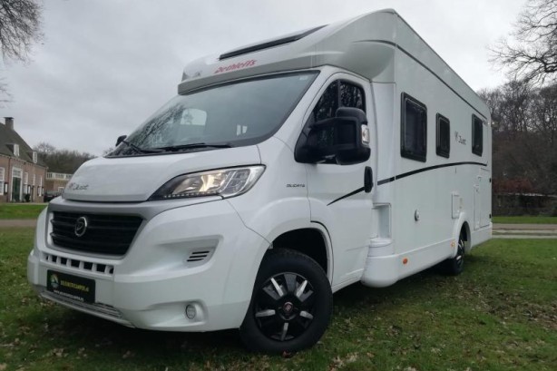 Dethleffs Just 90 7052 DBL met trekhaak en solair