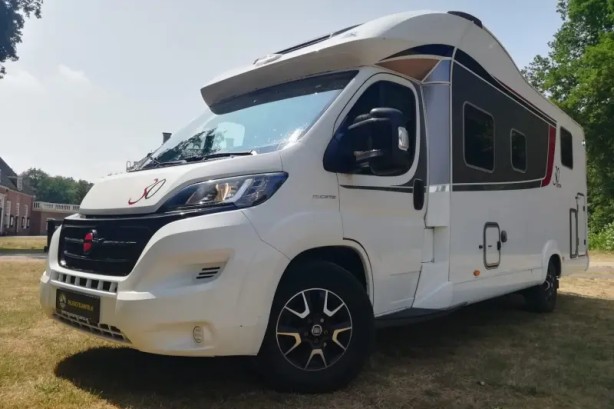 Bürstner Ixeo Time 734  met groot zonnepaneel!