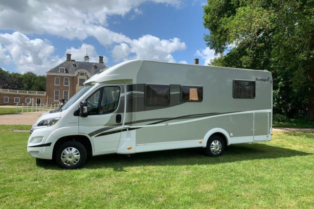 Sunlight T69L  met lage instap Queensbed